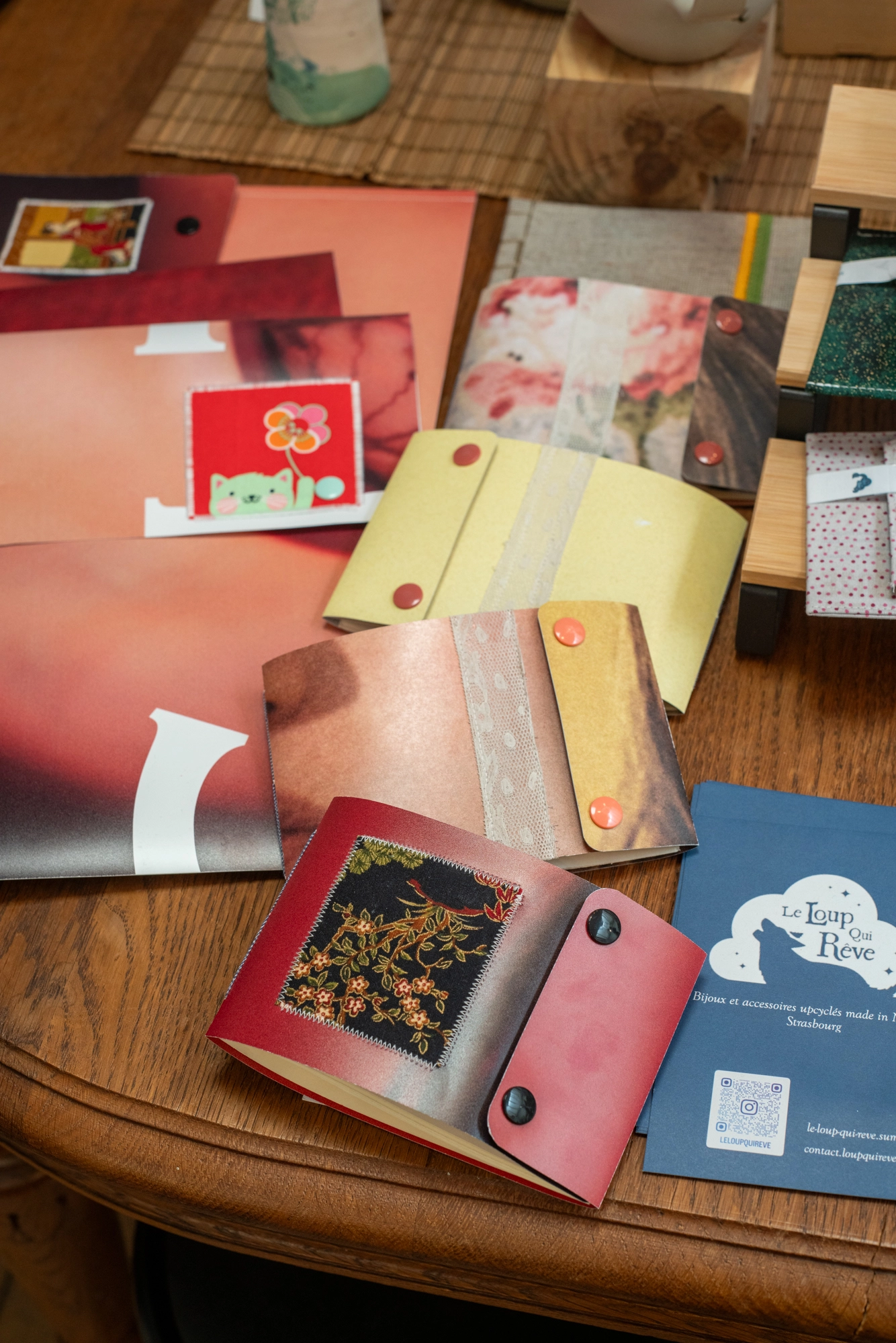 Carnet upcyclé réalisés par Le Loup qui rêve en bâche publicitaire